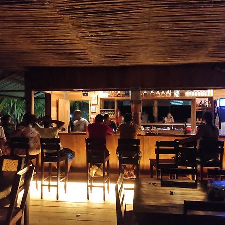 Paraiso Beach Hotel Brig Bay Ngoại thất bức ảnh
