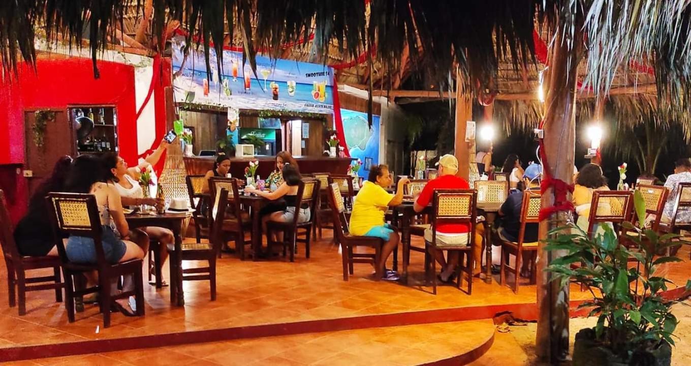 Paraiso Beach Hotel Brig Bay Ngoại thất bức ảnh