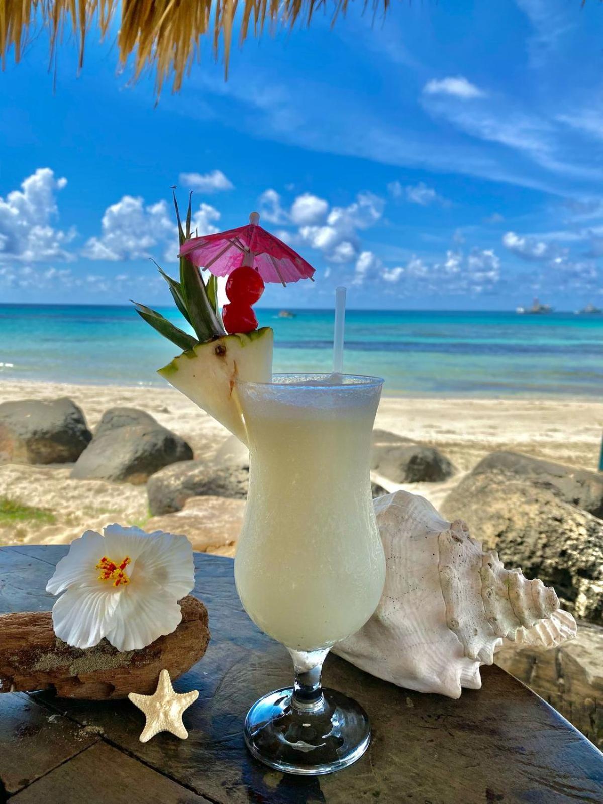 Paraiso Beach Hotel Brig Bay Ngoại thất bức ảnh