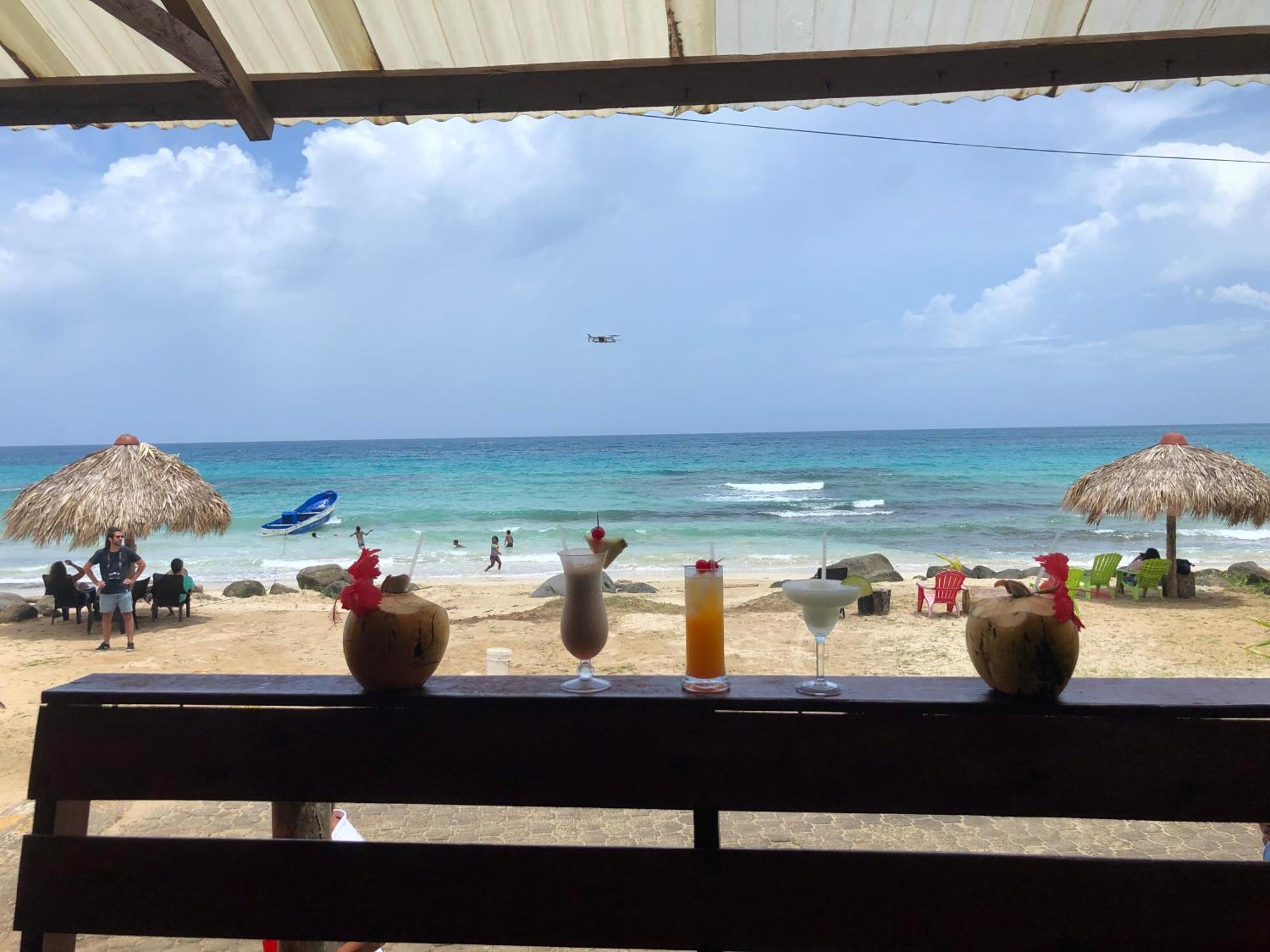 Paraiso Beach Hotel Brig Bay Ngoại thất bức ảnh