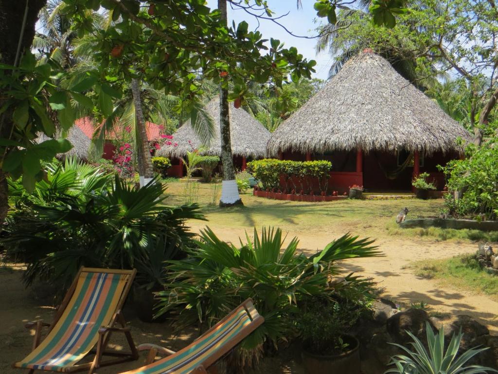 Paraiso Beach Hotel Brig Bay Ngoại thất bức ảnh