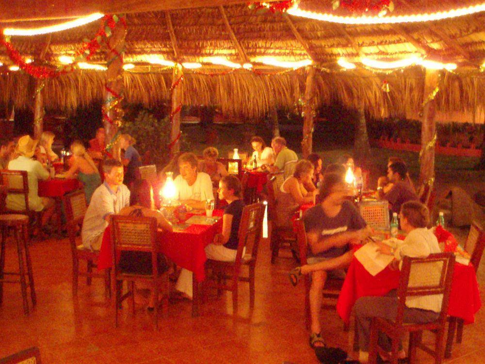 Paraiso Beach Hotel Brig Bay Ngoại thất bức ảnh