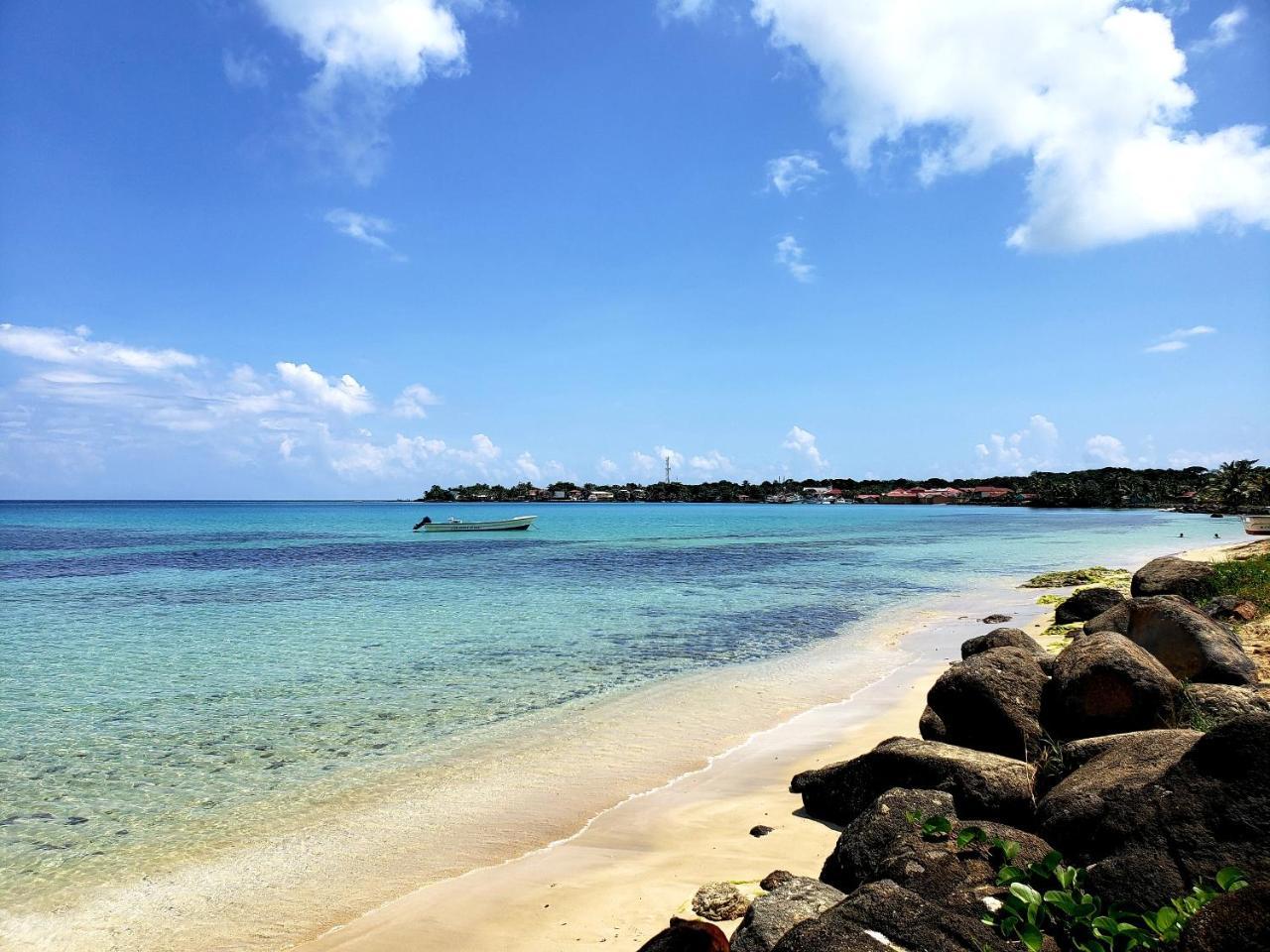 Paraiso Beach Hotel Brig Bay Ngoại thất bức ảnh