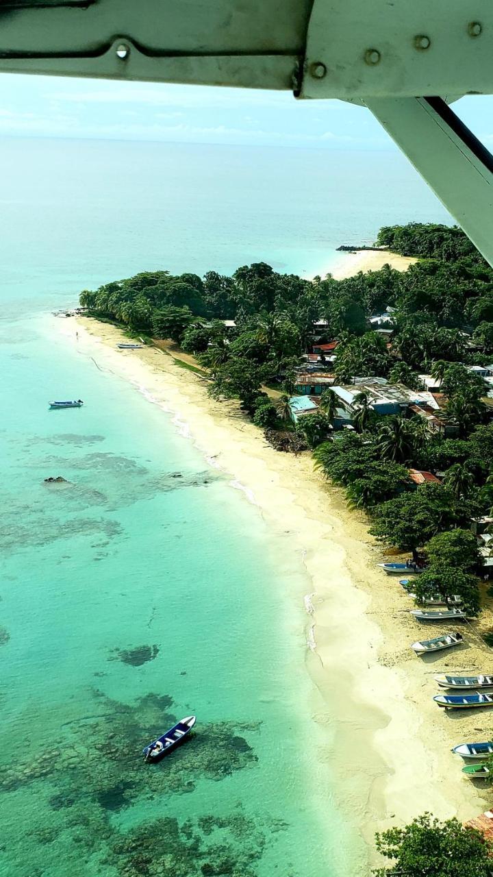 Paraiso Beach Hotel Brig Bay Ngoại thất bức ảnh